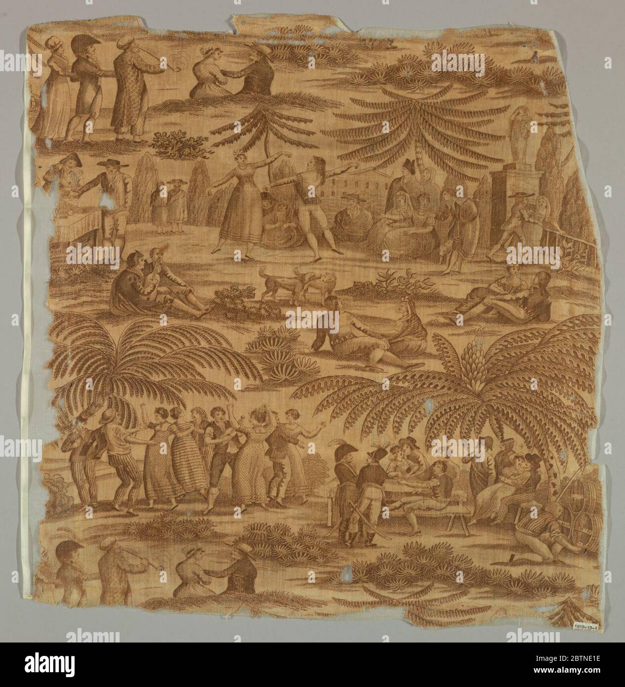 Tessile. Ricerca in ProgressPrinted in marrone con scene di danza country, bere e corteggiamento. Alcuni uomini in uniforme di epoca napoleonica con tricorne. Donne in abiti leggeri stile Impero; alcuni in abiti da corte in stile XVIII secolo. Foto Stock