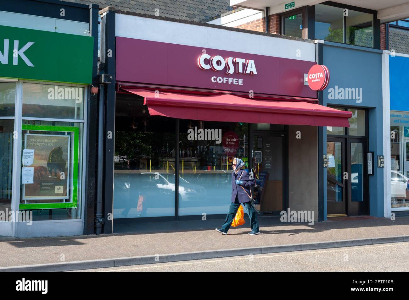 La caffetteria Costa è chiusa durante il blocco della pandemia di coronavirus Covid-19 a Rustington, West Sussex, Regno Unito Foto Stock