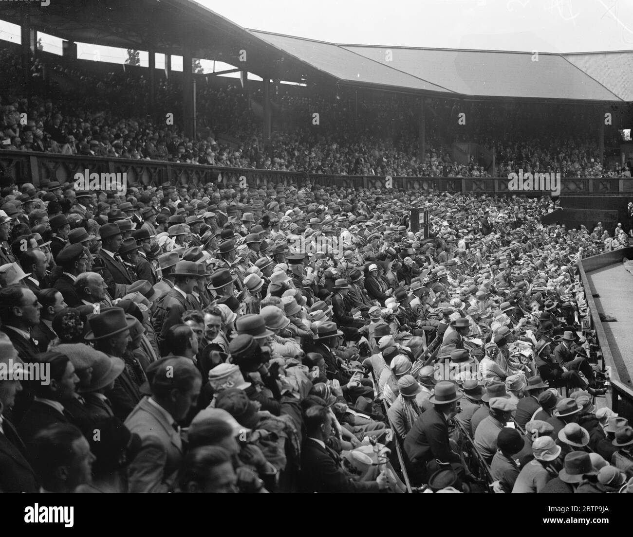 Tennis in prato a Wimbledon . Una porzione della folla vasta . 22 giugno 1927 Foto Stock