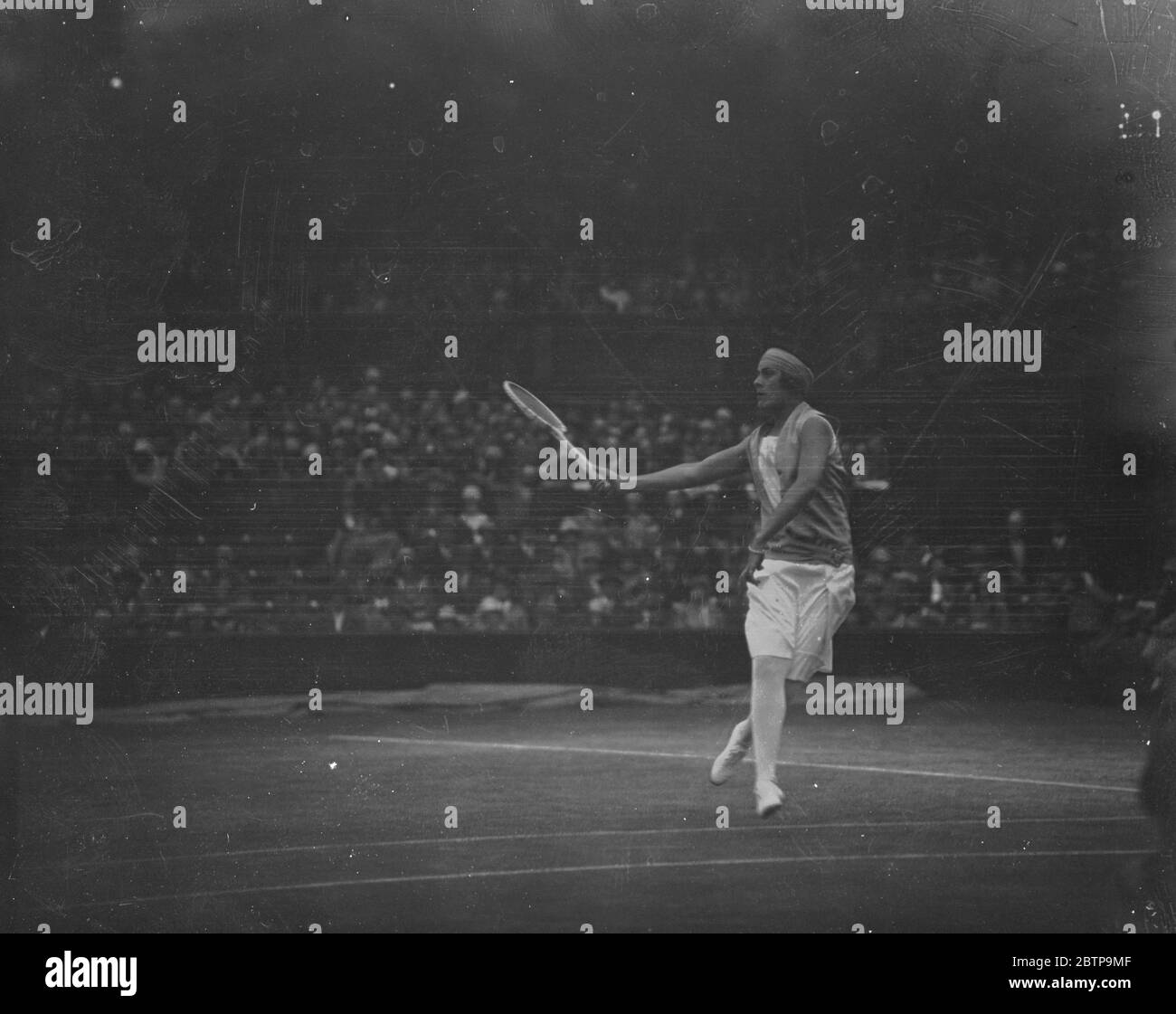 Tennis in prato a Wimbledon . Senorita de Alvarez in gioco . 2 luglio 1927 Foto Stock