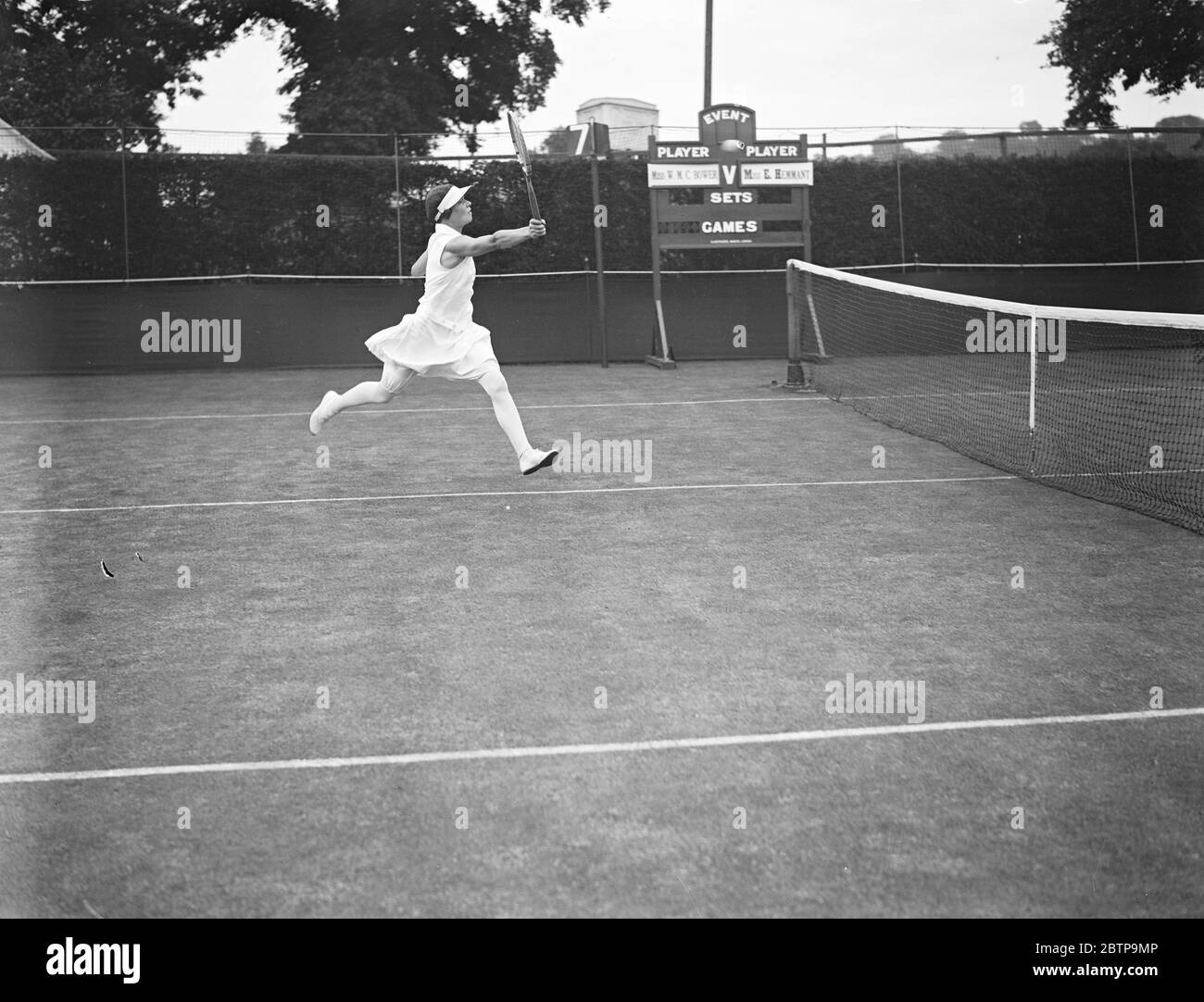 Tennis in erba a Wimbledon . Miss Hemmant in gioco . 21 giugno 1927 Foto Stock
