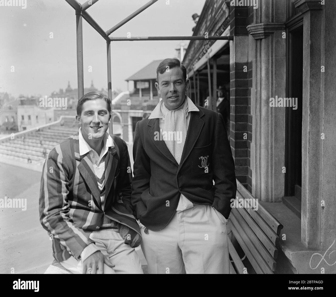 Cricketer della Oxford University. N M Ford (a sinistra) e M A McCanlis (capitano). Giugno 1928 Foto Stock