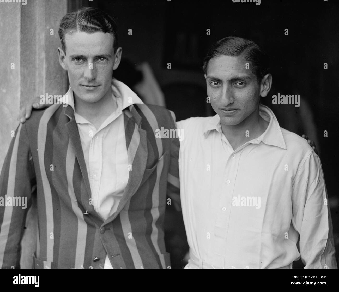 Cricketers dell'Università di Oxford. A Melville (capt) a sinistra e il Nawab di Pataudi . 1931 Foto Stock