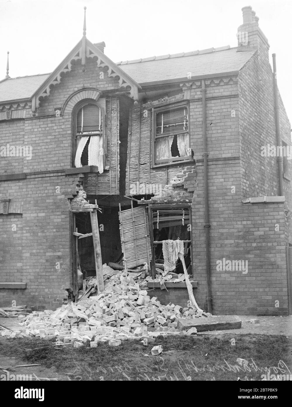 Bombardamento di Scarborough . Effetto del bombardamento su una casa di abitazione . RAID aereo su Scarborough, Hartlepool e Whitby , che ha avuto luogo il 16 dicembre 1914 Foto Stock