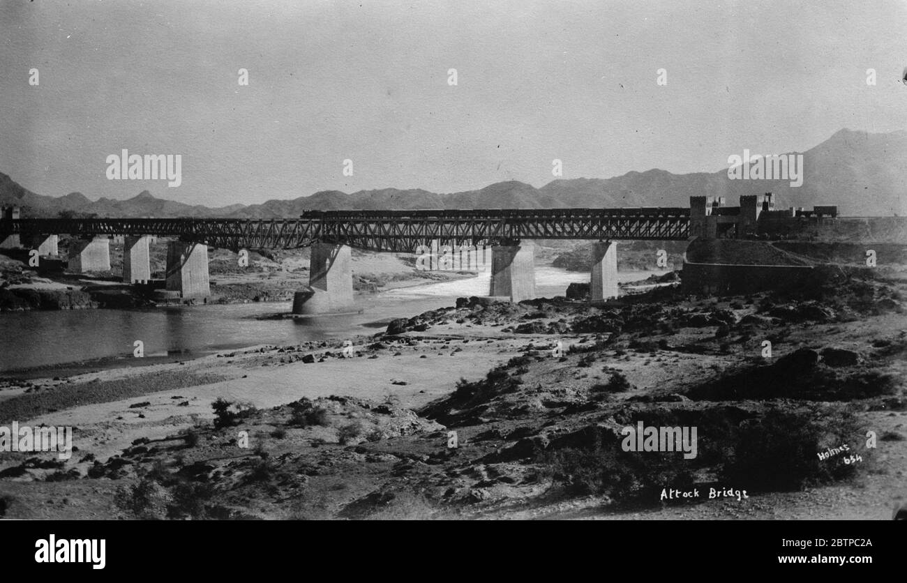 Punjab . Il nuovo ponte ferroviario attraverso l'Indo ad Attock , che sostituisce la famosa struttura che fu lavata via nelle inondazioni del 1929 . 20 luglio 1932 Foto Stock