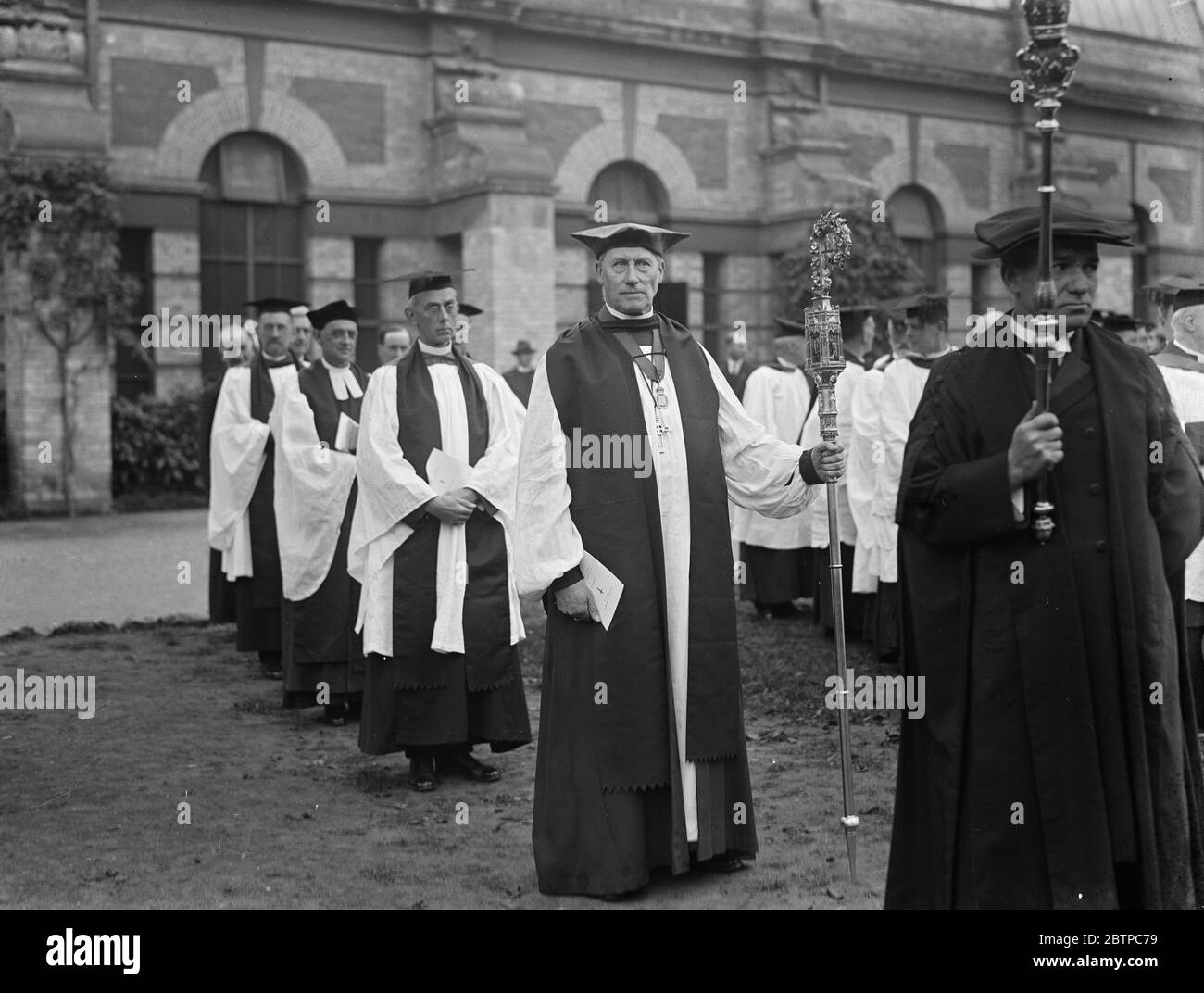 Parapo della Chiesa . Il Vescovo di Gloucester nella processione . 2 ottobre 1928 Foto Stock