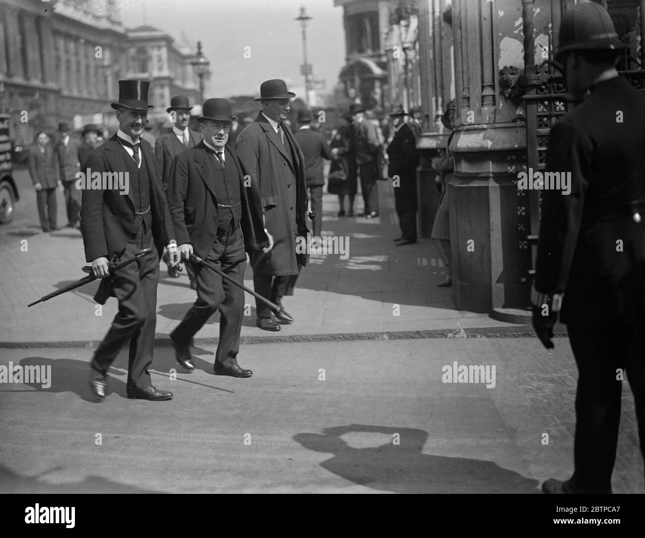 La fine del Parlamento. Il primo Ministro (Stanley Baldwin ) e il sig. Neville Chamberlain in visita in Aula. 10 maggio 1929 Foto Stock