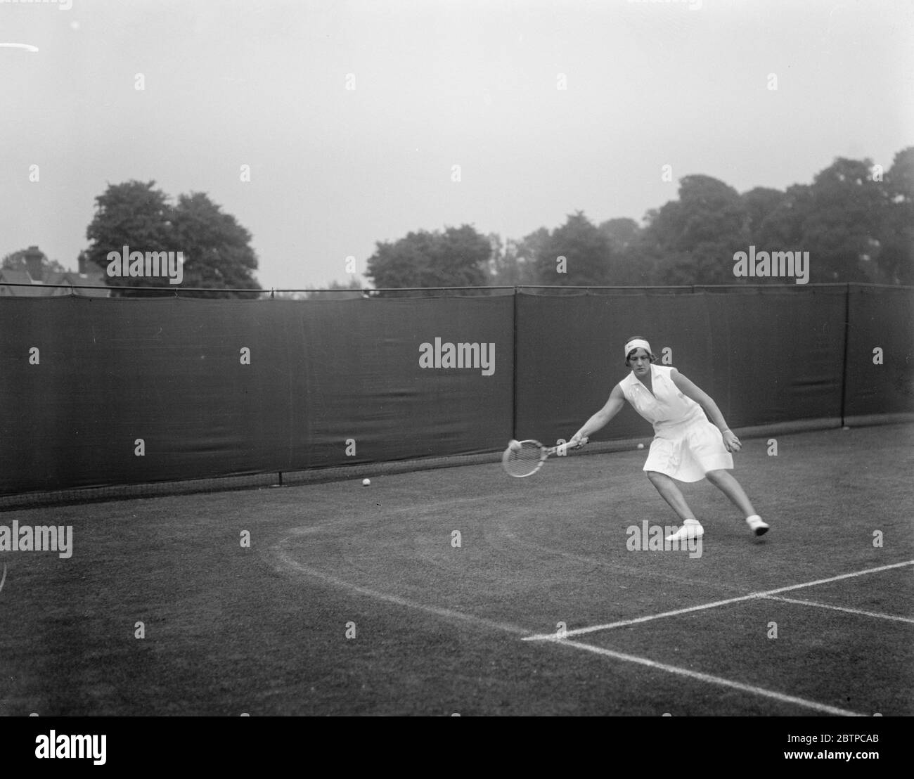 Campionati di tennis Kent Lawn . La sig.na Helen Jacobs in gioco . 10 giugno 1929 Foto Stock