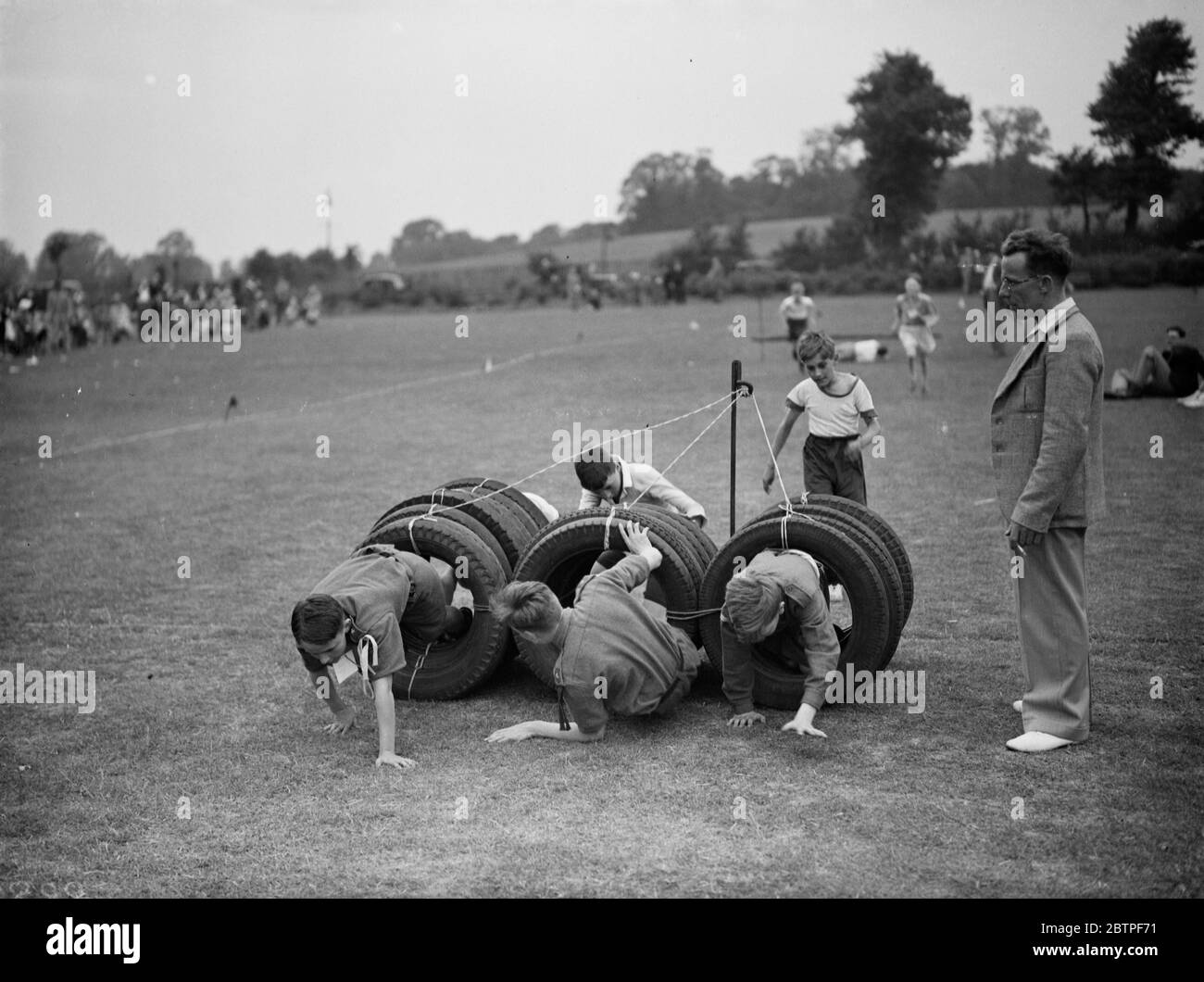 Gli Scout sportivi a Sidcup . La razza obsatcle . 1938 Foto Stock