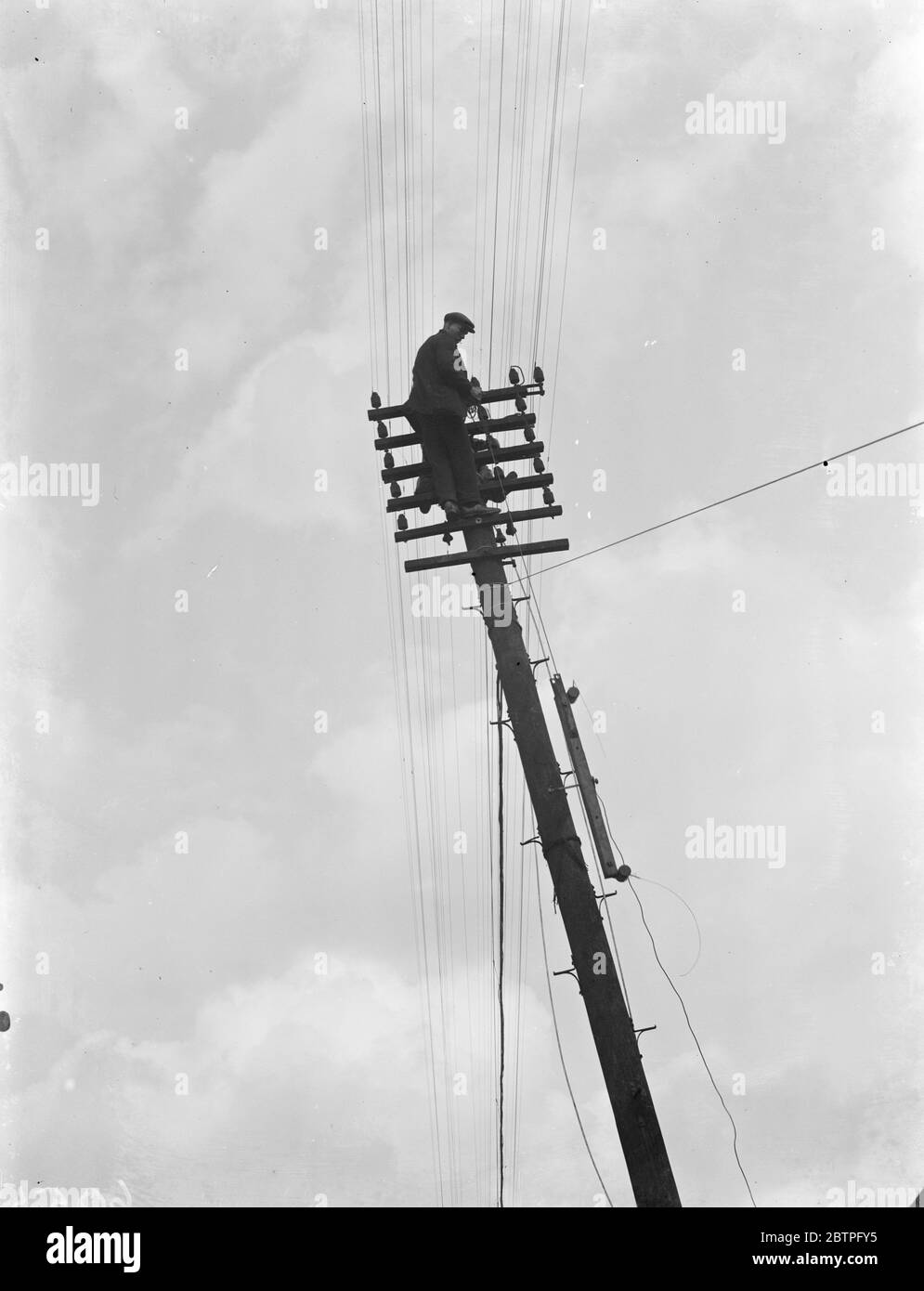 Telegraph Wire MEN . 1937 Foto Stock