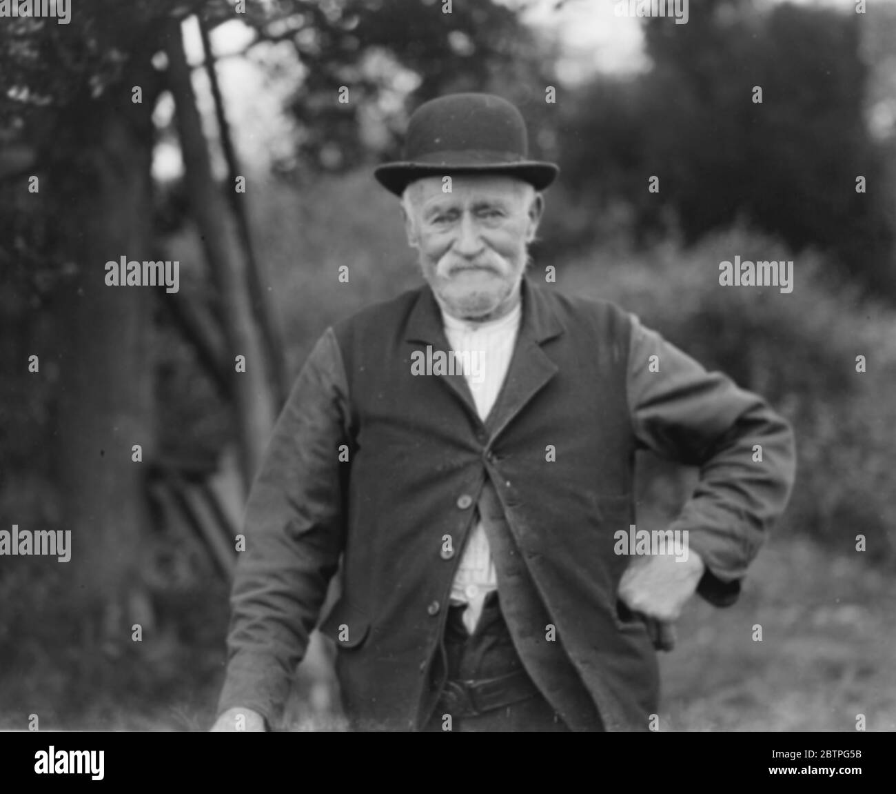 Un lavoratore agricolo anziano . 1939 Foto Stock