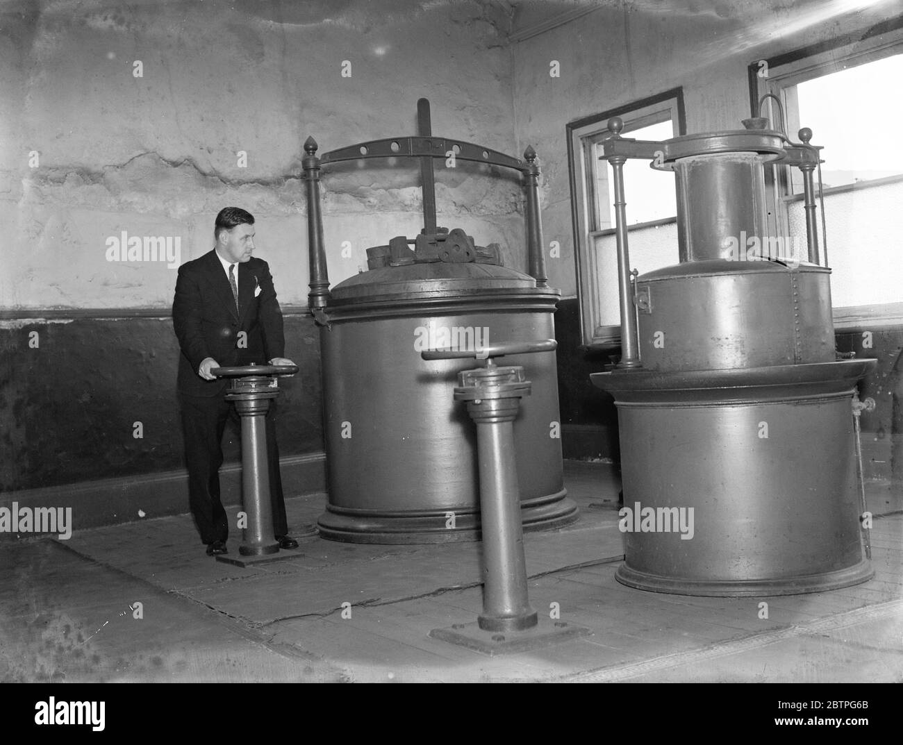 Gravesend Gasworks in Kent . La sala di controllo . 1939 Foto Stock