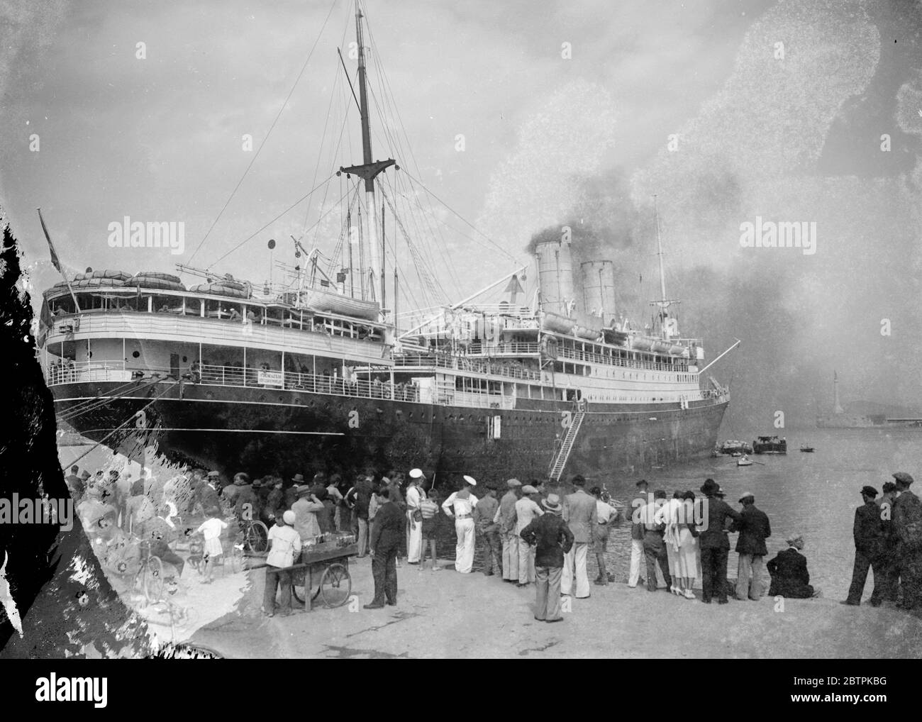 Troopship nel porto, forse francese. 15 novembre 1935 Foto Stock