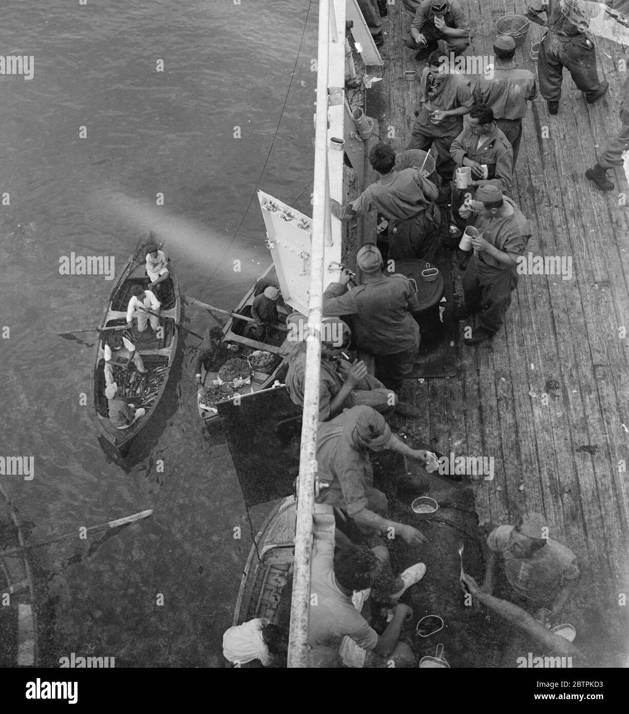 Troopship nel porto, forse francese. 15 novembre 1935 Foto Stock