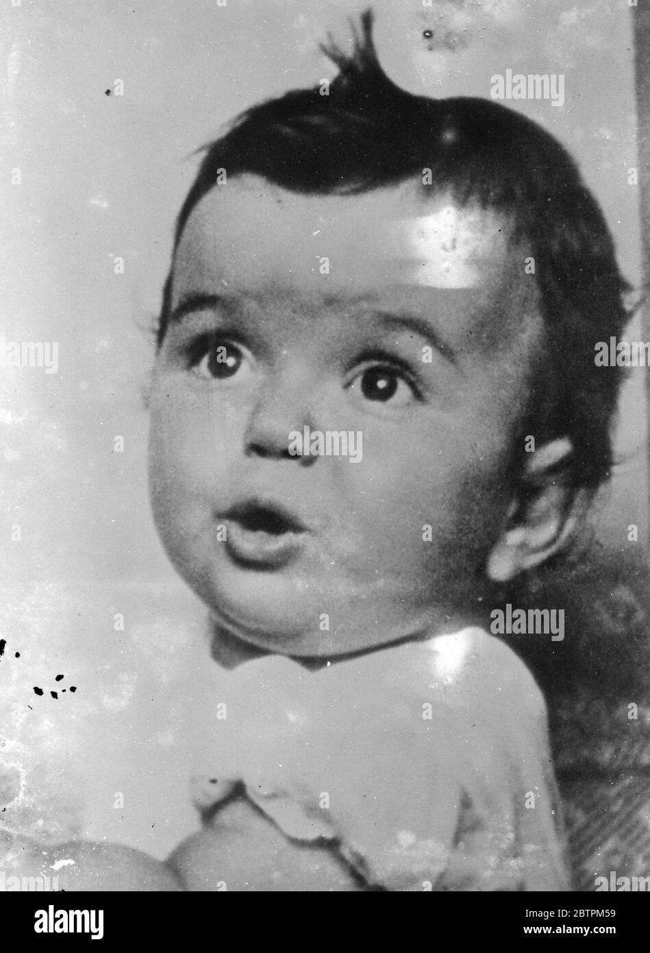 Chiedersi ragazza! Nuova immagine della figlia di Dempsey . L'ultima foto di Joan Dempsey , figlia dell'ex campione del mondo heavyweight , Jack Dempsey . Joan , di 18 mesi , pesa 30 libbre . Sua madre madre è l'ex Hannah Williams . 2 marzo 1936 Foto Stock