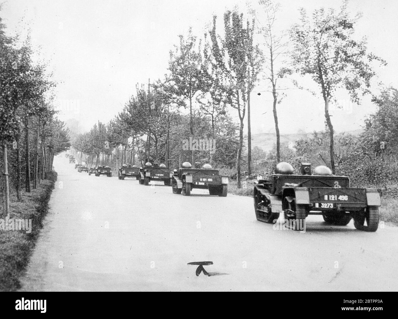 Carri armati francesi in strada. Settembre 1938 Foto Stock