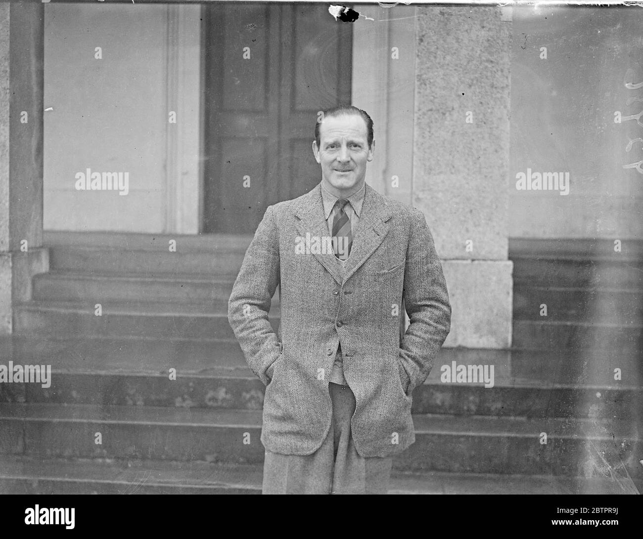 Il nuovo comandante visita Sandhurst. Uno dei "giovani" di Hore Beliha. Il maggiore generale T R Eastwood, DSO, di 47 anni, che è stato nominato comandante del Royal Military College, Sandhurst, ha visitato il college prima di assumere ufficialmente il suo posto. Il generale maggiore Eastwood è incluso nella seconda lista delle nomine "prima dell'anzianità" annunciate dal ministro della guerra Leslie Hore Beliha. Il maggiore Generale T R Eastwood durante la sua visita al Royal Military College di Sandhurst. 14 gennaio 1938 Foto Stock