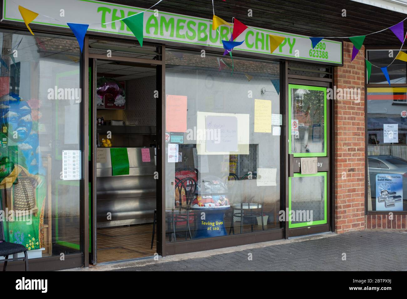 Aziende di Amesbury durante la chiusura di Coronavirus. Wiltshire, Inghilterra Foto Stock