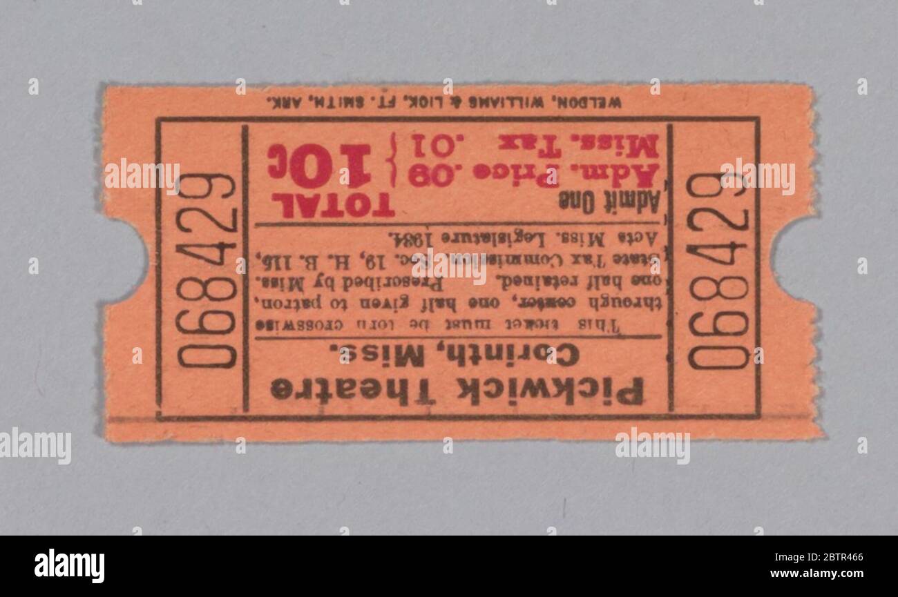 Biglietto per il Pickwick Theatre. Un biglietto d'ingresso arancione per il Pickwick Theatre di Corinth, Miss. il numero del biglietto è 068429. Il retro del biglietto recita [la direzione si riserva il diritto di rifiutare l'ingresso su questo biglietto rimborsando il prezzo di acquisto. Foto Stock