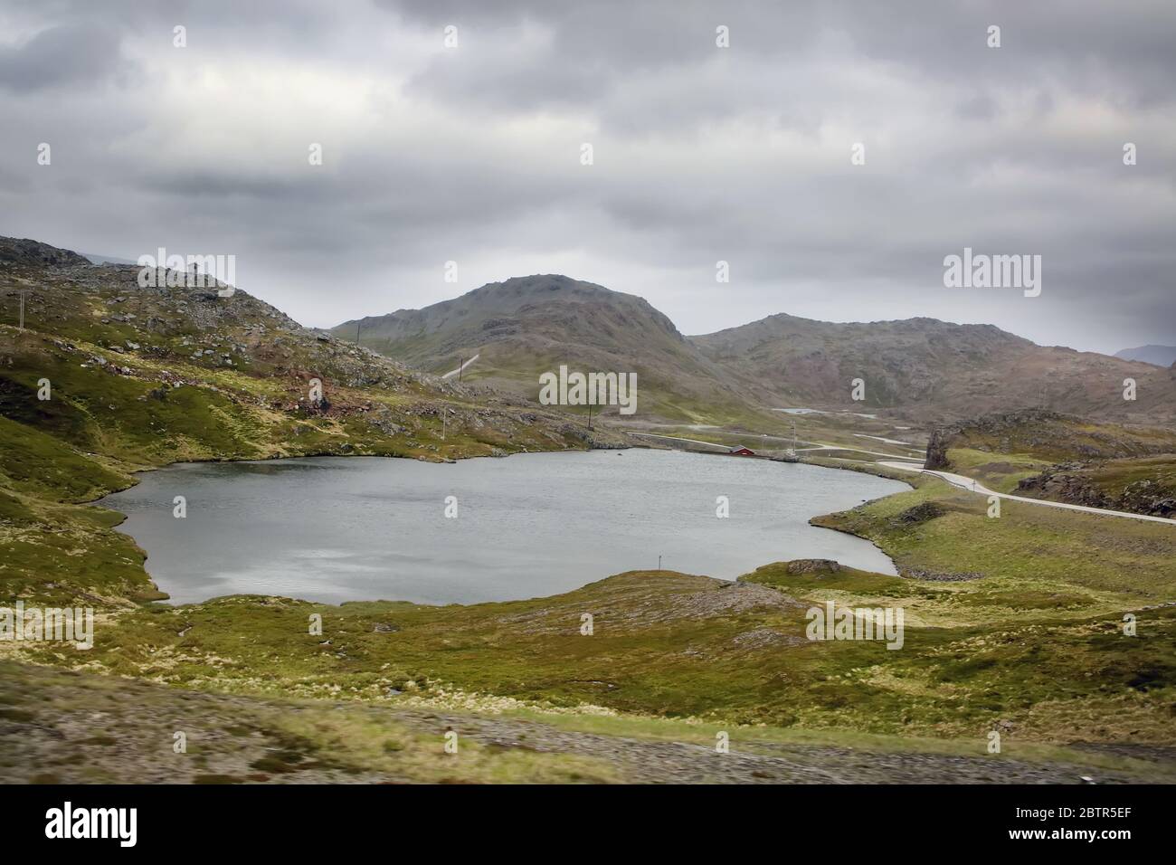 Bellissimo paesaggio remoto e arido sull'isola di Mageroya, Troms og Finnmark contea, nella parte settentrionale estrema della Norvegia. Foto Stock