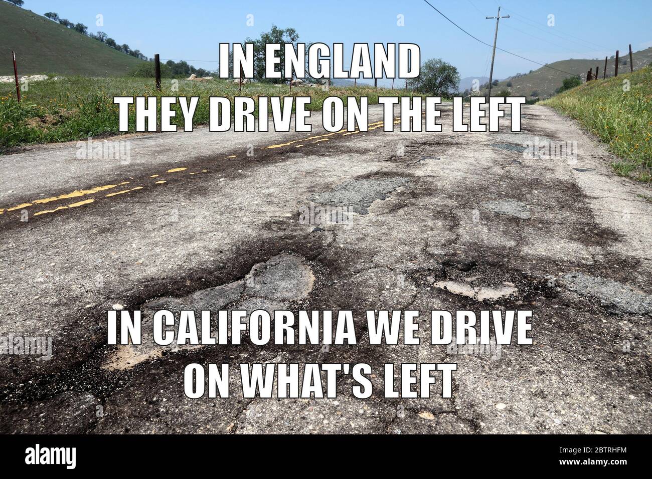 California Road Quality divertente meme per la condivisione dei social media. Buche e battelli di manutenzione. Foto Stock