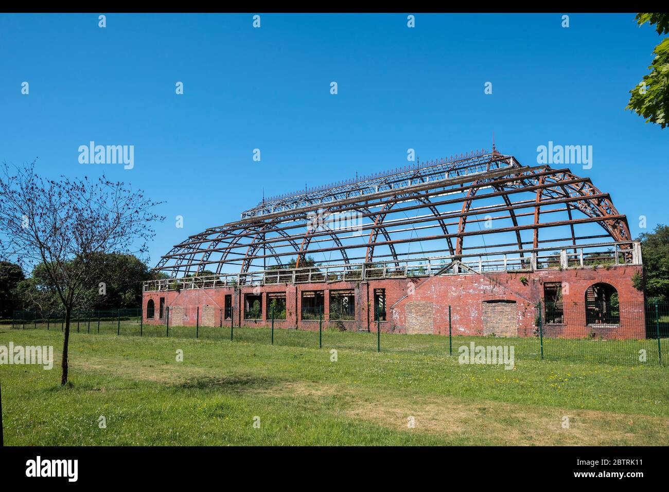 Giardini invernali di Derelict, Springburn Park, Glasgow Foto Stock