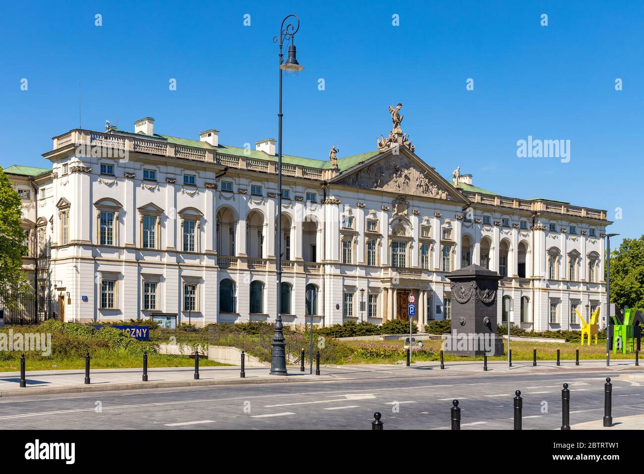 Varsavia, Mazovia / Polonia - 2020/05/10: Vista panoramica del barocco Palazzo Krasinski - Palac Krasinskich - in piazza Krasinski nel centro storico di Quart Foto Stock