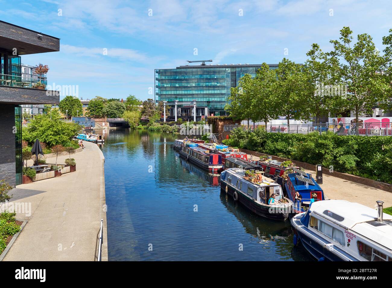 The Regent's Canal di Coal Drops Yard, King's Cross, Londra UK Foto Stock