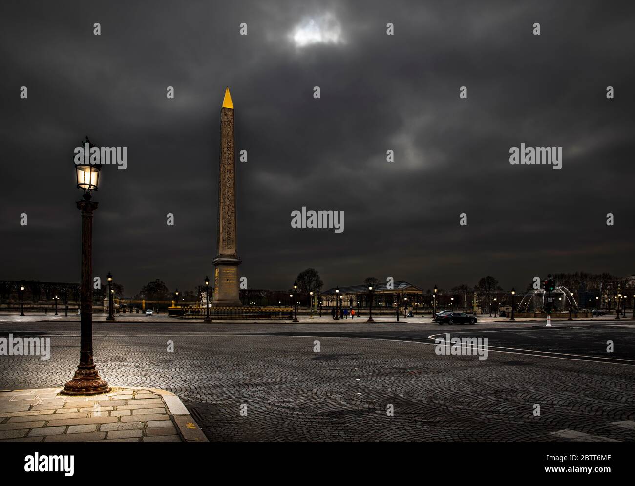 Parigi, Francia - 17 marzo 2020: 1° giorno di contenimento a causa della pandemia di Covid-19 a Place de la Concorde, vicino agli Champs Elysees di Parigi Foto Stock