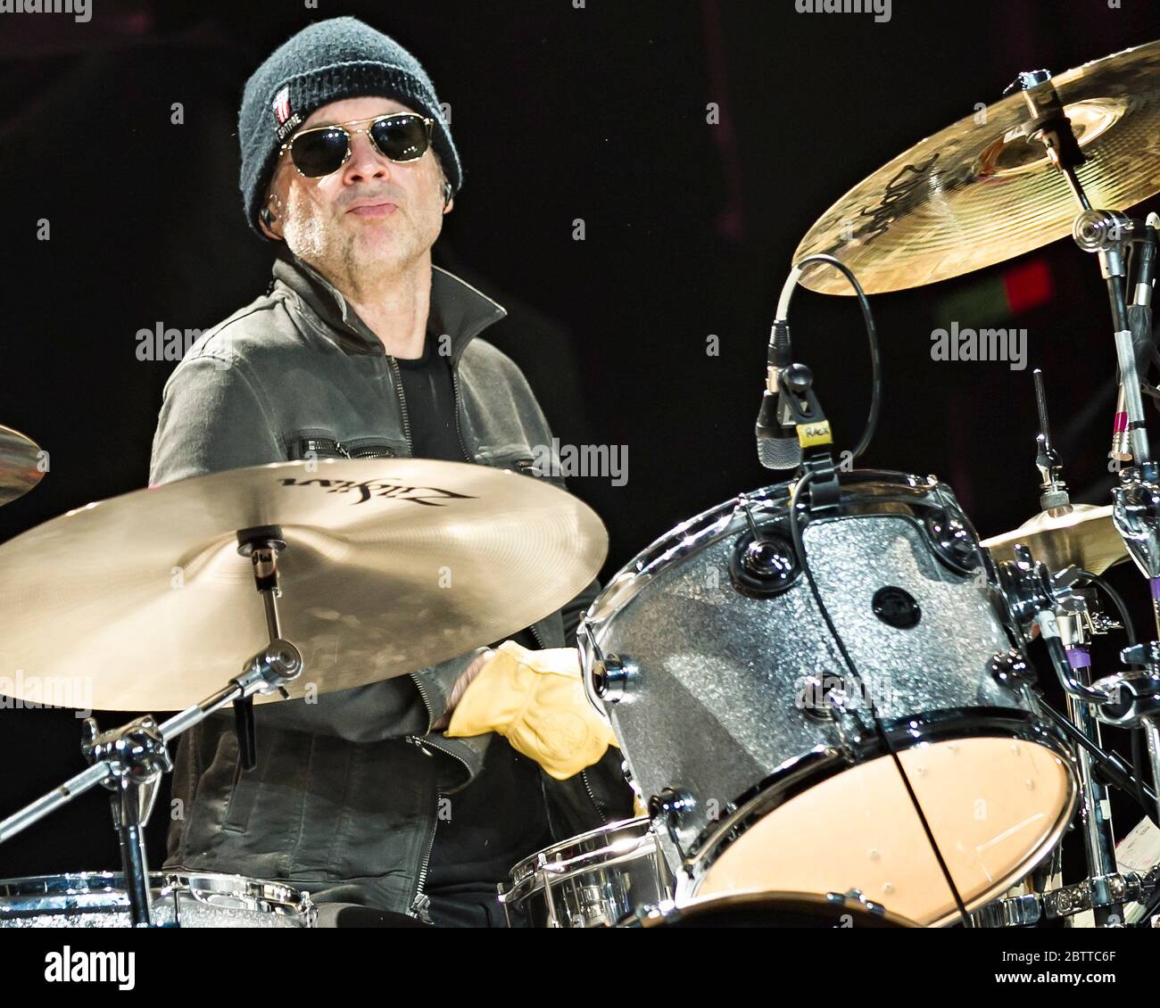 Il batterista Shawn Pelton suona con la cringe al Ryman Auditorium di Nashville, Tennessee. Foto Stock