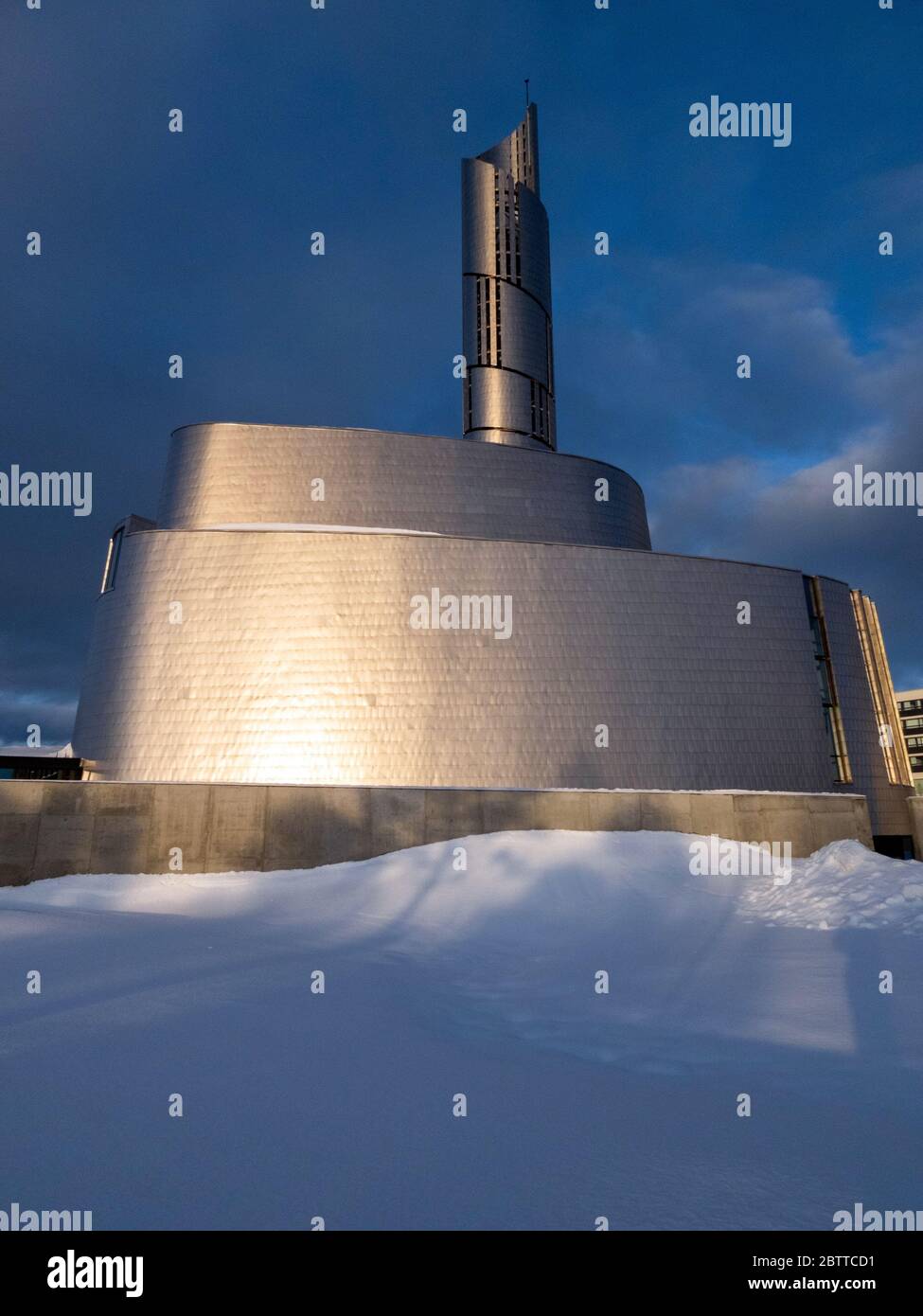 Die Nordlichtkaphathedrale, oder auch alta-Kirche, ist die größte Kirche der Nordnorgischen Stadt alta und wurde von2011 bis 2013 erbaut. Foto Stock