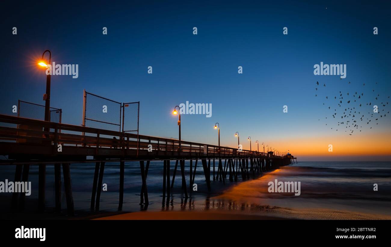 Tramonto sul molo di Imperial Beach, California. Foto Stock