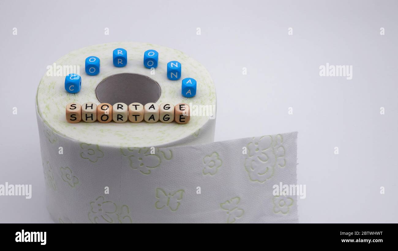 Carenza di corona su carta igienica verdastra Foto Stock