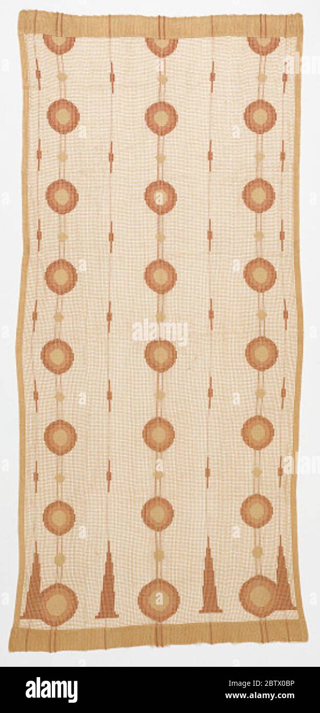 Pannello a tendina. Pannello a tenda a trama aperta con cerchi concentrici di arancio scuro, rosa salmone e marrone chiaro. Forma triangolare allungata lungo il bordo inferiore. Foto Stock