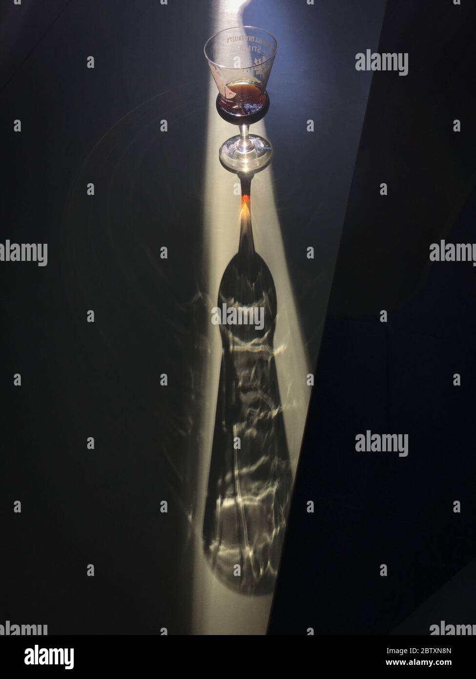 Robert Burns whisky sherry glass, Glasgow, Scozia, il 6 maggio 2020. Foto Stock