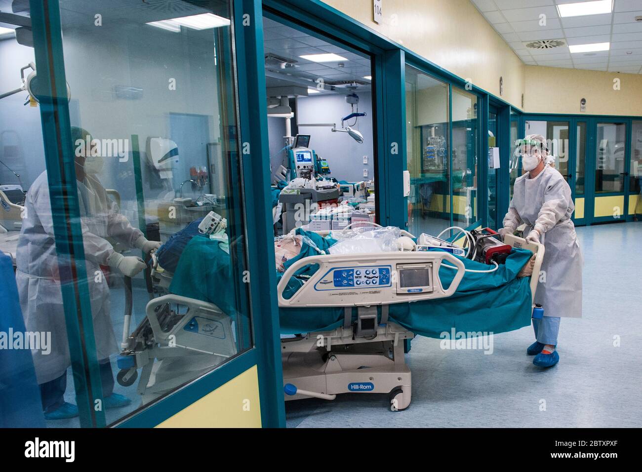 Italia, Pavia, Ospedale San Matteo, unità di terapia intensiva Foto stock -  Alamy