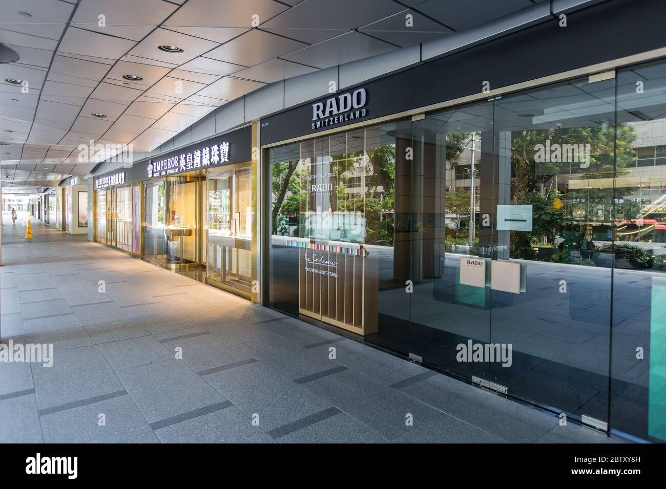 La tempesta è ancora avanti per il commercio al dettaglio anche dopo che la restrizione è stata revocata Foto Stock