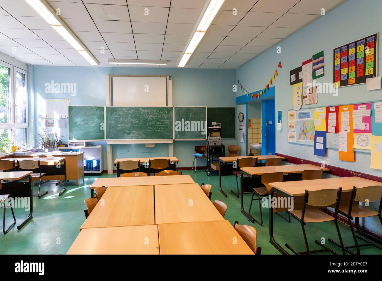 Classe di una vecchia scuola completa, tecnicamente e attrezzature non aggiornate, Essen, NRW, Germania Foto Stock