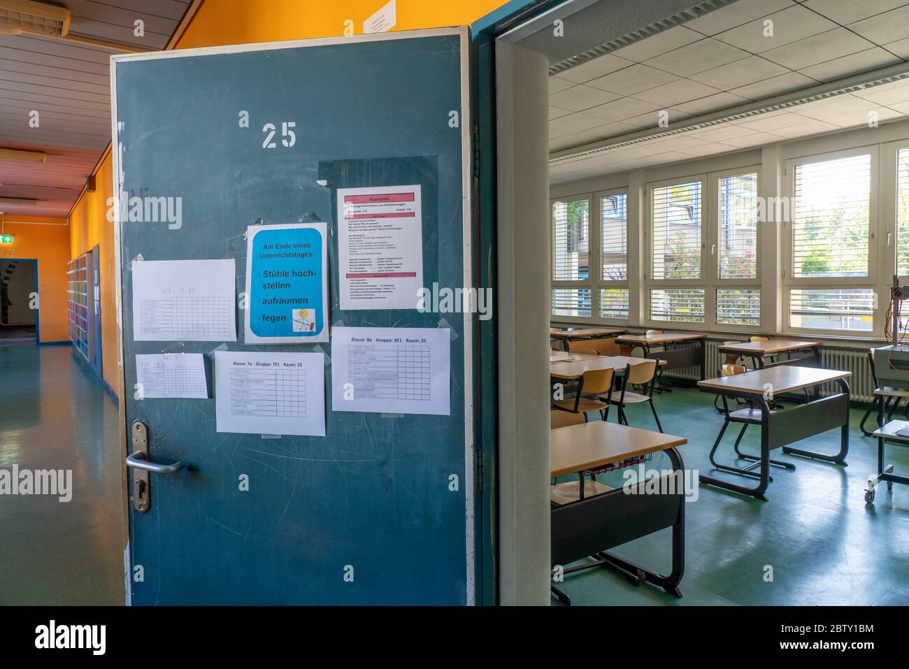 Classe di una vecchia scuola completa, tecnicamente e attrezzature non aggiornate, Essen, NRW, Germania Foto Stock