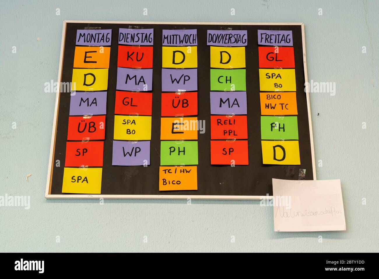 Classe di una vecchia scuola completa, tecnicamente e attrezzature non aggiornate, Essen, NRW, Germania Foto Stock