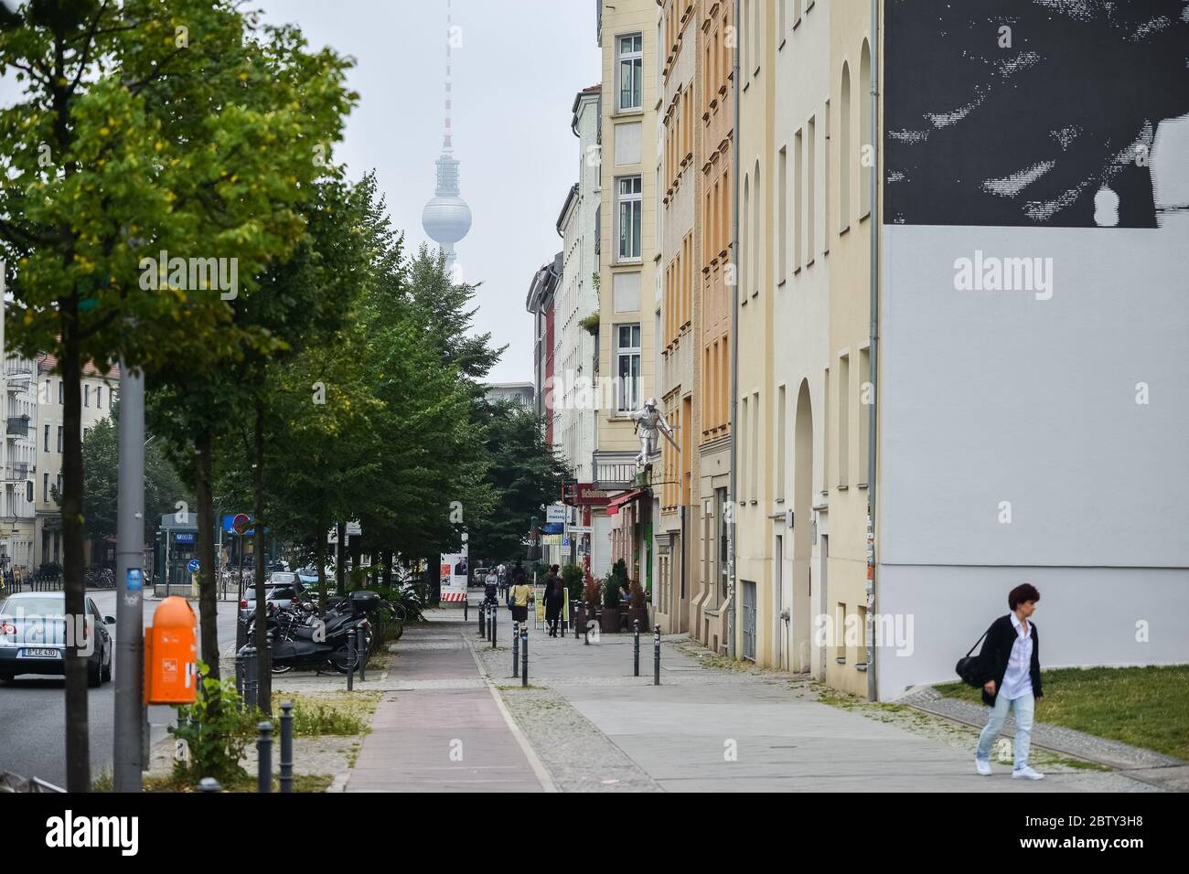 Vita cittadina e strade di Berlino Germania Foto Stock