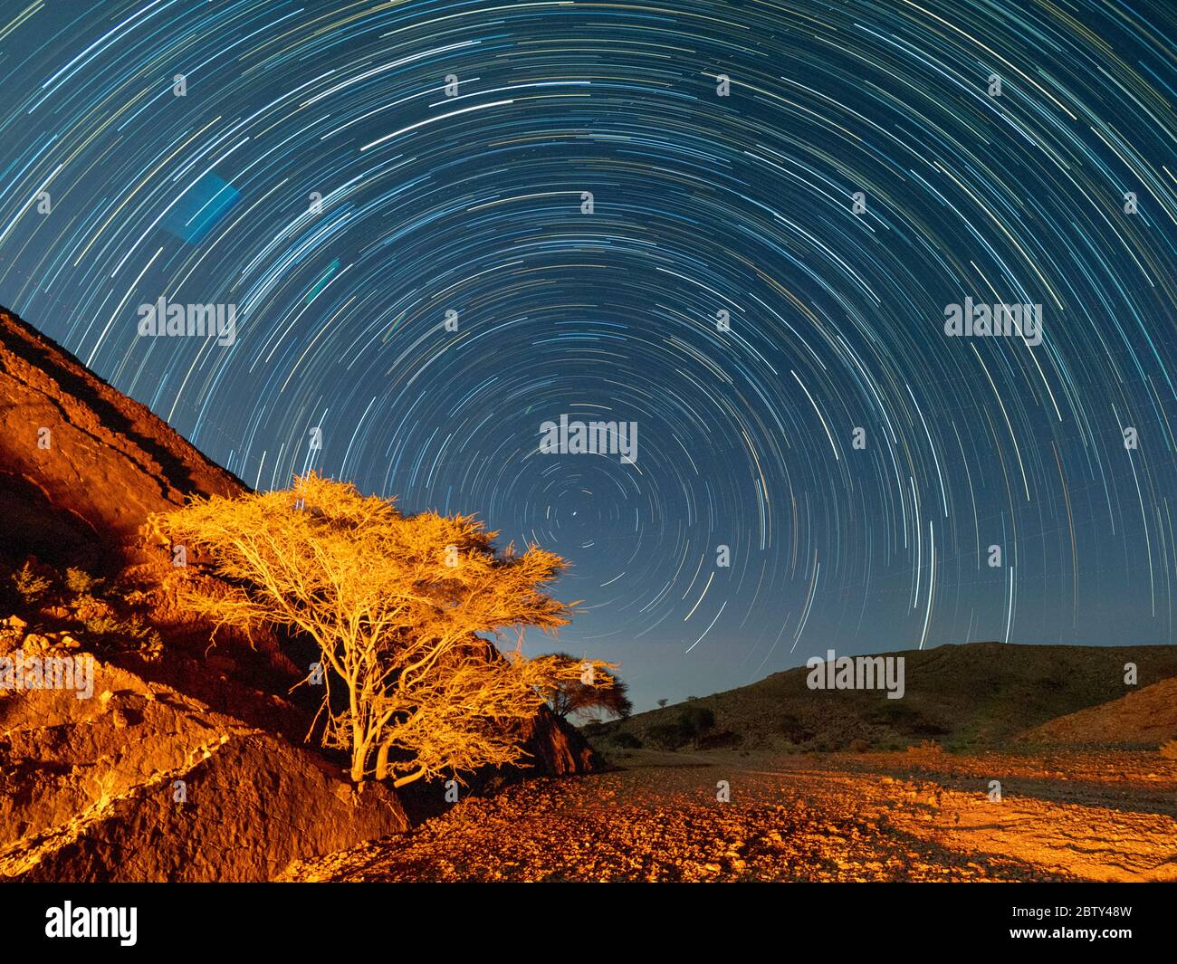 Camping fuori sotto le stelle nel Sultanato di Oman, Medio Oriente Foto Stock