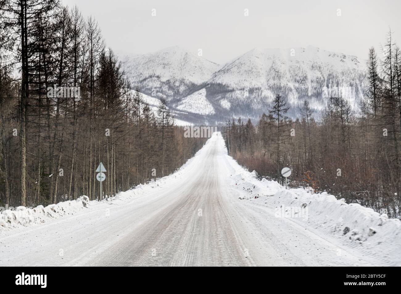 Road of Bones nella catena montuosa di Suntar-Khayata, Repubblica Sakha (Yakutia), Russia, Eurasia Foto Stock