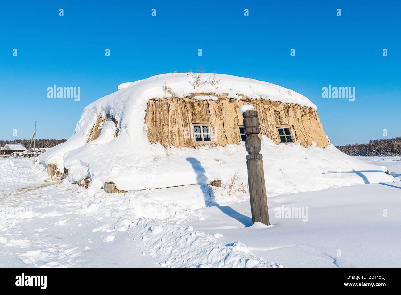 Abitazione tradizionale, Museo regionale di Cherkekhskiy, strada delle ossa, Repubblica Sakha (Yakutia), Russia, Eurasia Foto Stock