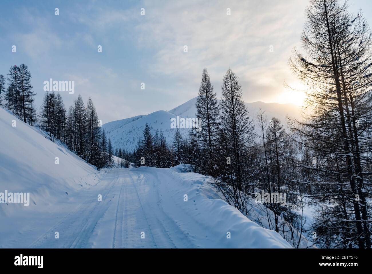 Road of Bones nella catena montuosa di Suntar-Khayata, Repubblica Sakha (Yakutia), Russia, Eurasia Foto Stock