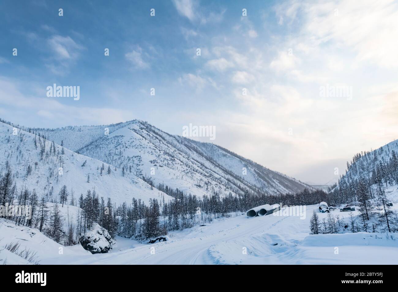 Road of Bones nella catena montuosa di Suntar-Khayata, Repubblica Sakha (Yakutia), Russia, Eurasia Foto Stock