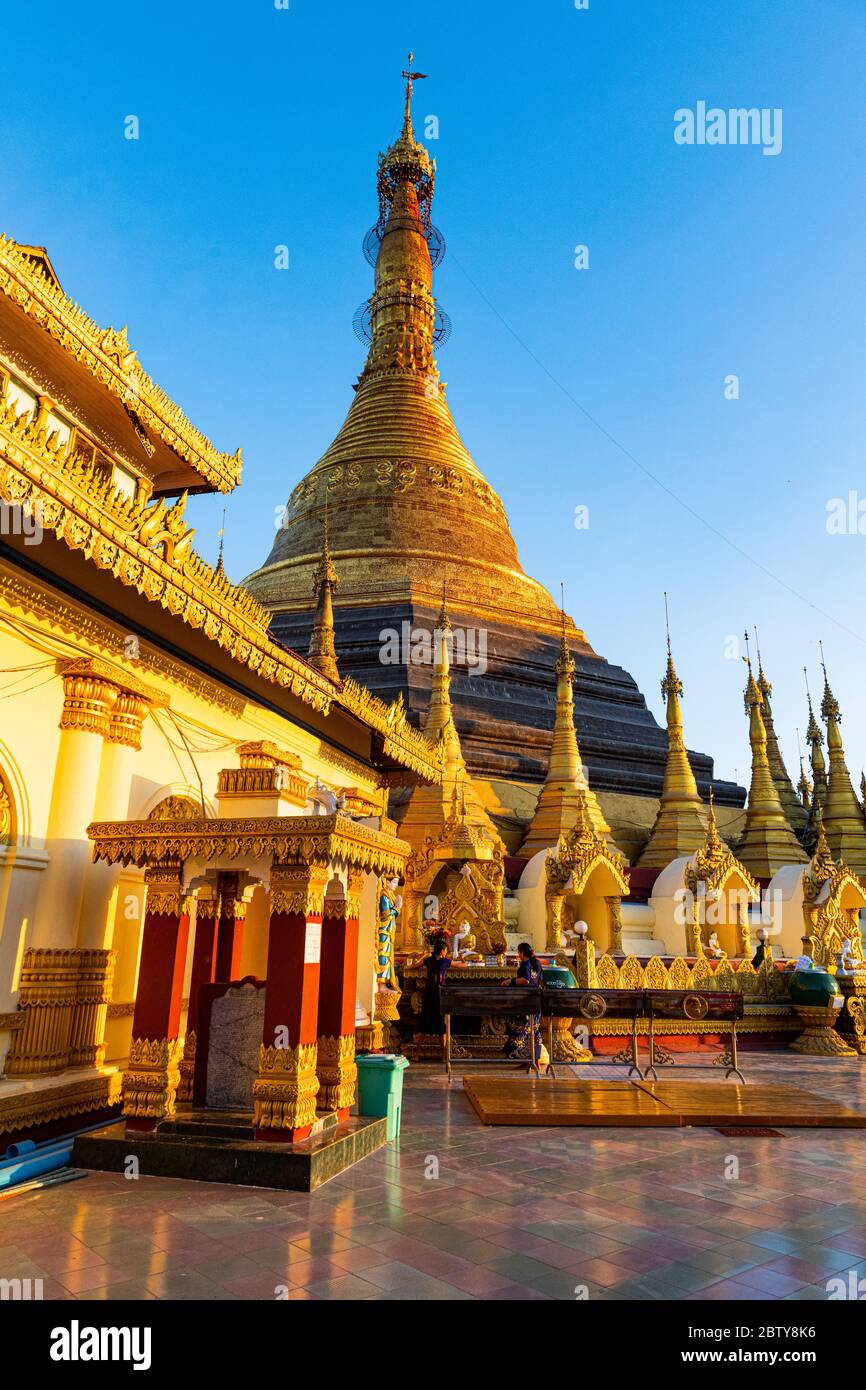 Kyaikthanian paya al tramonto, Mawlamyine, Stato Mon, Myanmar (Birmania), Asia Foto Stock