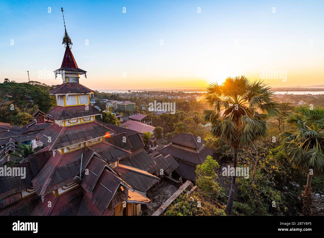 Stupida di Kyaikthanian paya, Mawlamyine, Stato Mon, Myanmar (Birmania), Asia Foto Stock