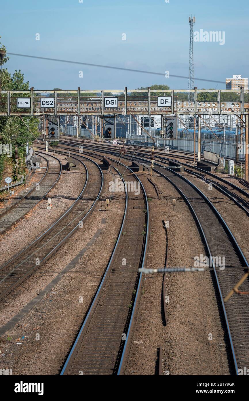 Binario ferroviario sulla costa est linea principale, Inghilterra. Foto Stock
