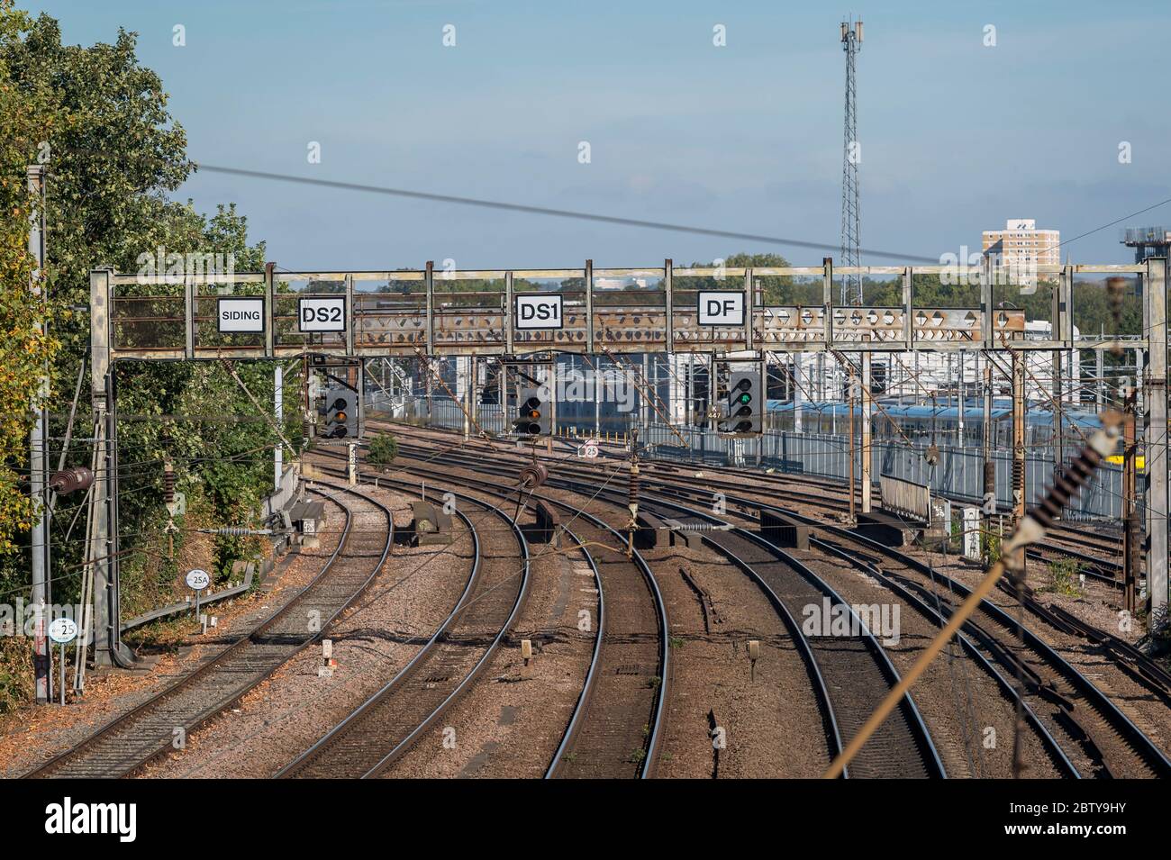 Binario ferroviario sulla costa est linea principale, Inghilterra. Foto Stock